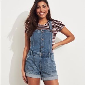 Hollister High Rise Mom Short Overalls NWT!